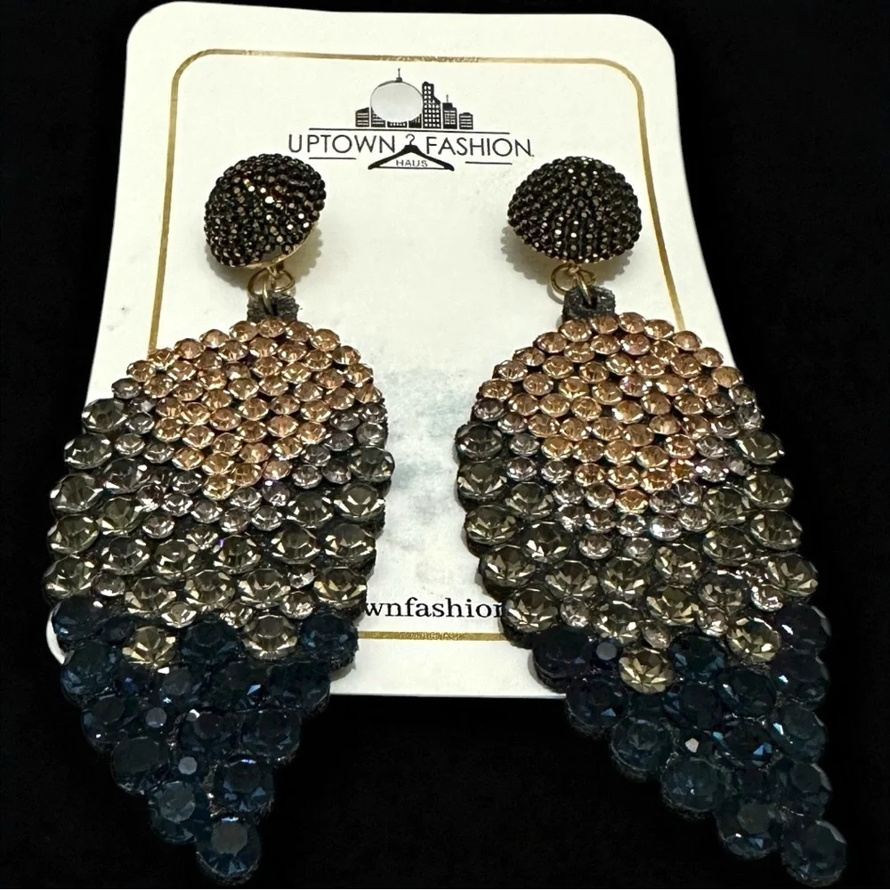 352 Uptown Fashion Haus | NWT Ombre Crystal Earrings – Glam Drop Style (size OS)